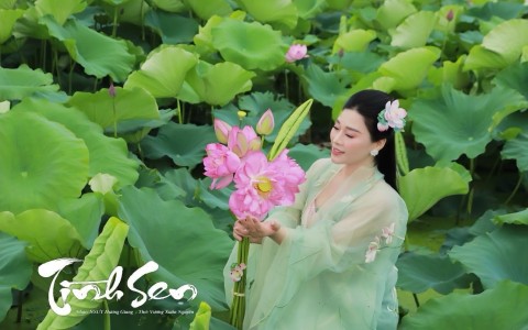 NSƯT Hương Giang ra bản Karaoke ca khúc Tình Sen
